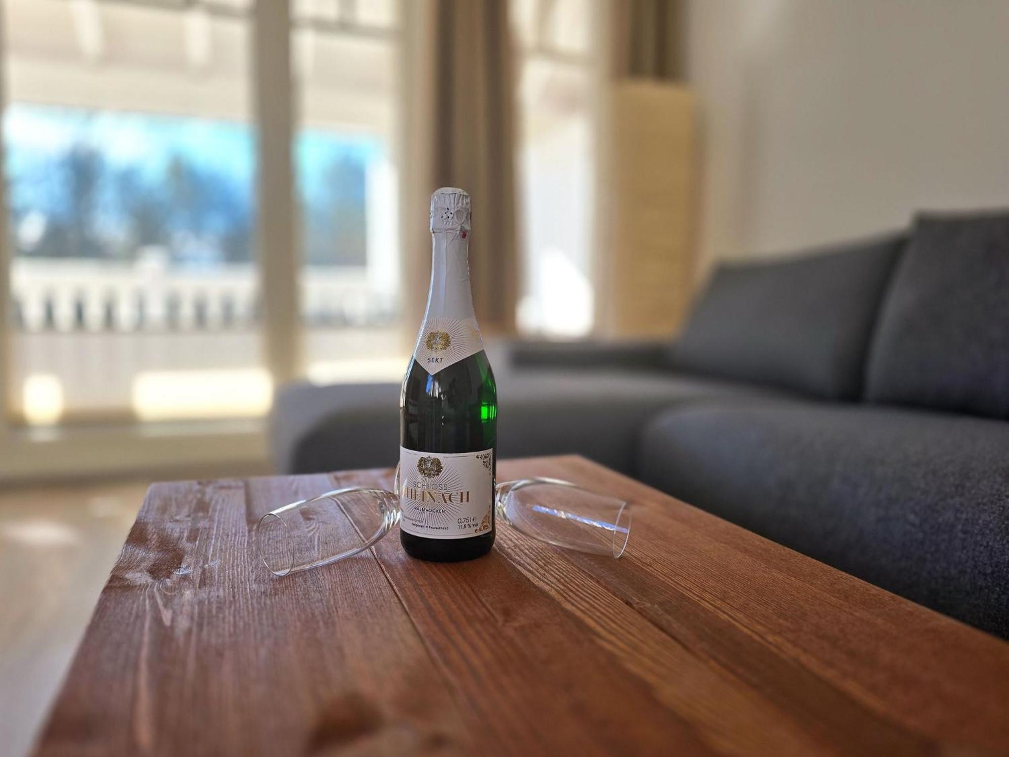 Klassik Mit 1 Schlafzimmer Und Balkon Im Obergeschoss 302 Apartment *